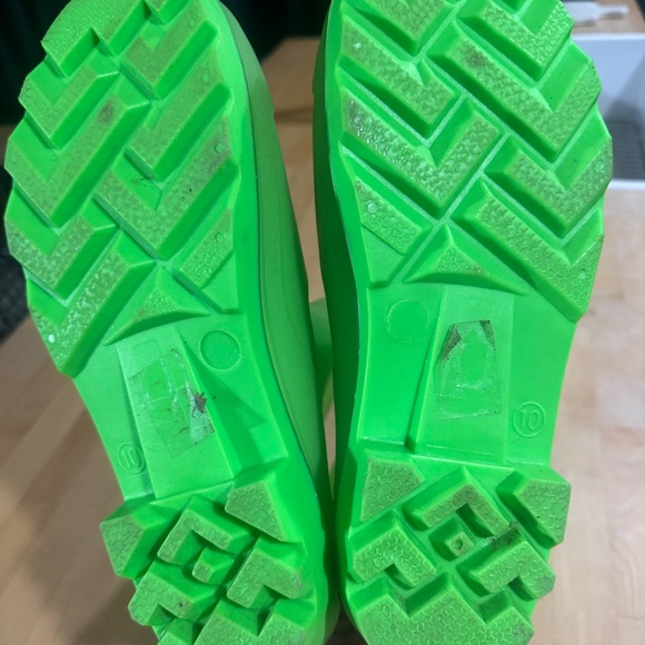 Neon green rain boots - Picture 3 of 3